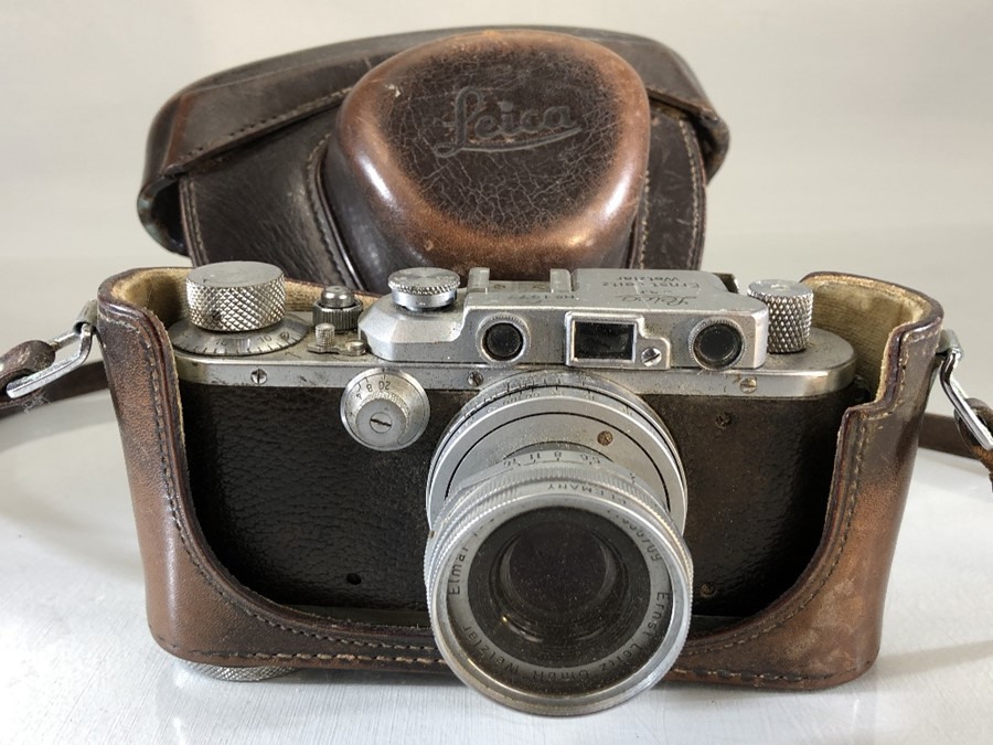 LEICA: Leica Camera D.R.P. Ernst Leitz Wetzlar No 187719 Elmar Lens f= 5cm, 1:2.8 Nr 1635709 with