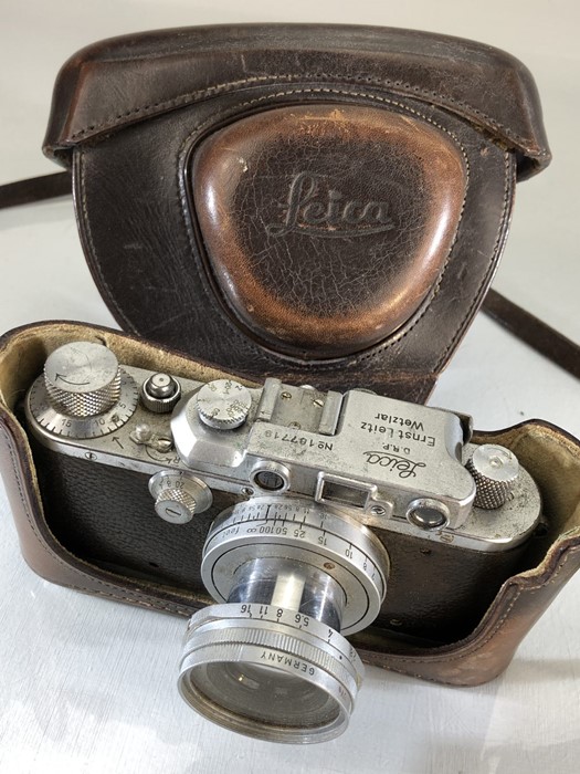 LEICA: Leica Camera D.R.P. Ernst Leitz Wetzlar No 187719 Elmar Lens f= 5cm, 1:2.8 Nr 1635709 with - Image 2 of 5