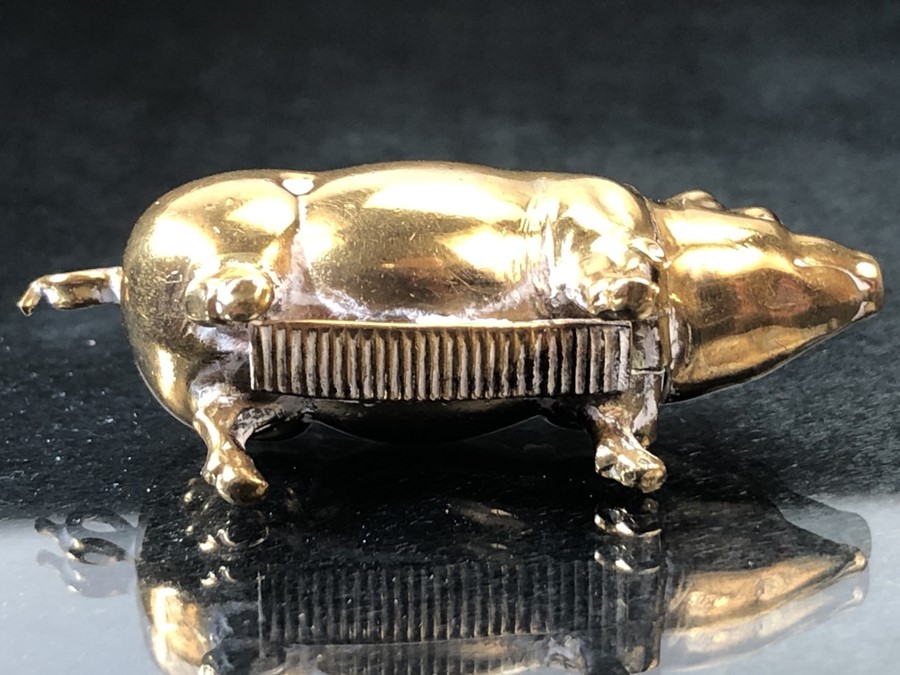 Brass vesta in form of a pig (approx 55mm long) - Image 5 of 5