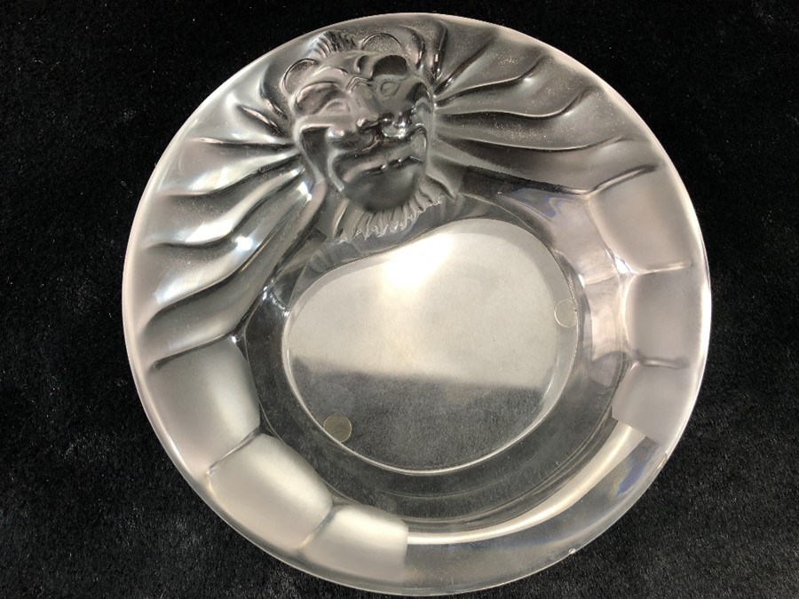 LALIQUE GLASS ASHTRAY with lions head to the border, signed 'Lalique France', approx 15cms diam - Image 3 of 4