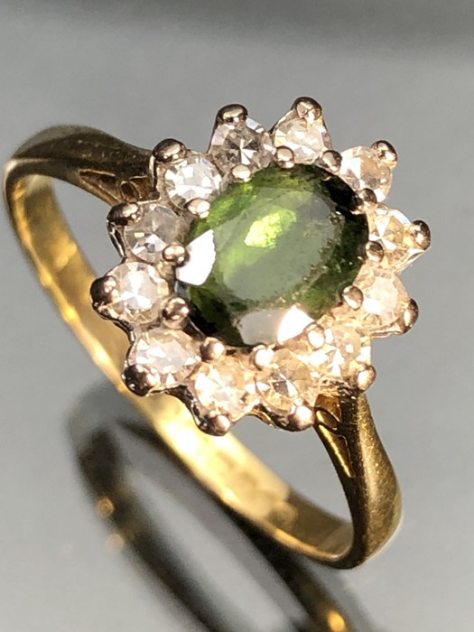 18ct yellow gold ring with large Oval faceted Peridot surrounded by twelve Diamonds (size 'Q' UK) - Image 3 of 6