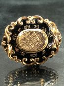 Victorian Gold Memorial Brooch (Unmarked) measuring approx: 40.3mm x 49mm across, gold scroll work