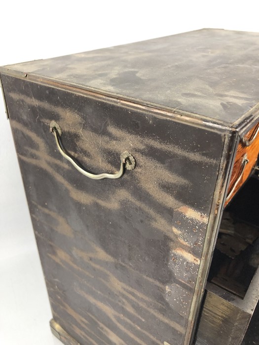 A Japanese Teisho period (1912-26) lacquered and specimen wood table cabinet, the interior with - Image 15 of 17