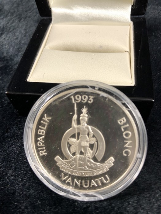 A Vanuatu 1993 50 Vatu silver proof coin, in celebration of Queen Elizabeth II 1953 - 1993 - Image 4 of 4