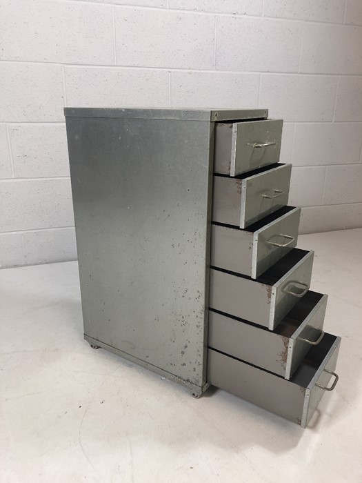 Small metal storage chest - Image 4 of 4