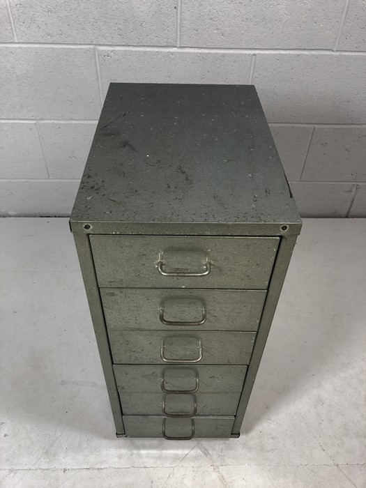 Small metal storage chest - Image 2 of 4