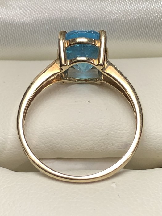 9ct Gold ring set with large faceted blue Topaz with Diamond Shoulders - Image 2 of 3