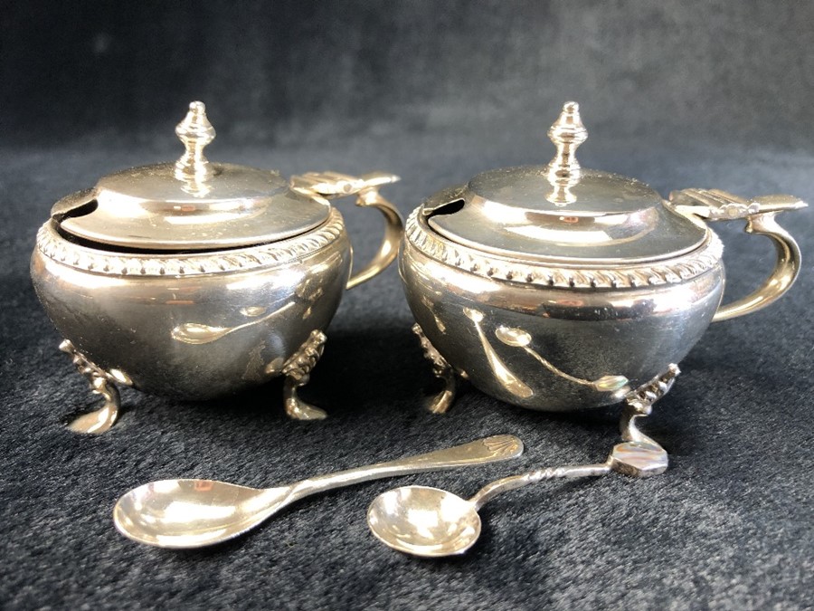 Two Silver Hallmarked lidded salts with Blue glass liners by William Neale & Son (Silver approx - Image 2 of 6