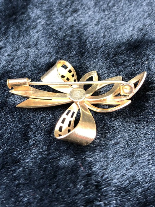 Gold front and back Brooch - Image 3 of 4