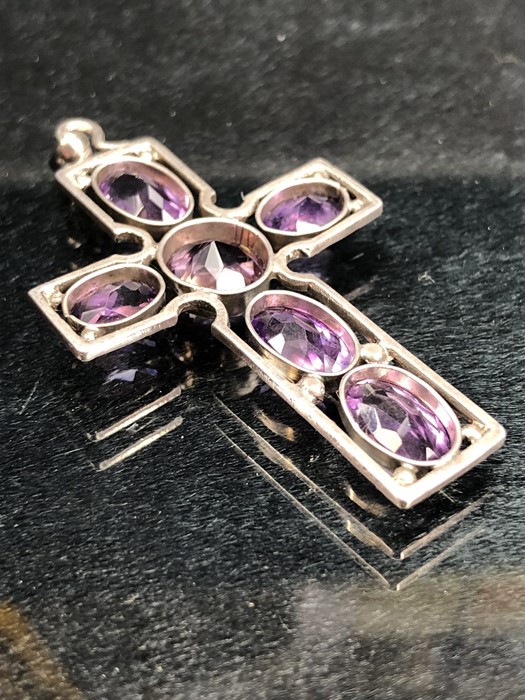 Unmarked Silver Amethyst Cross, set with One round stone and 5 Oval stones. Measuring approx: - Image 4 of 4