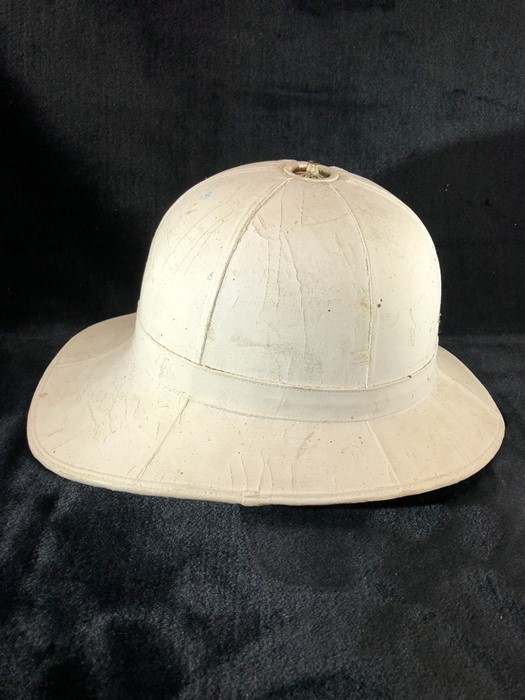 Pith / safari helmet with green leather lining - Image 2 of 4
