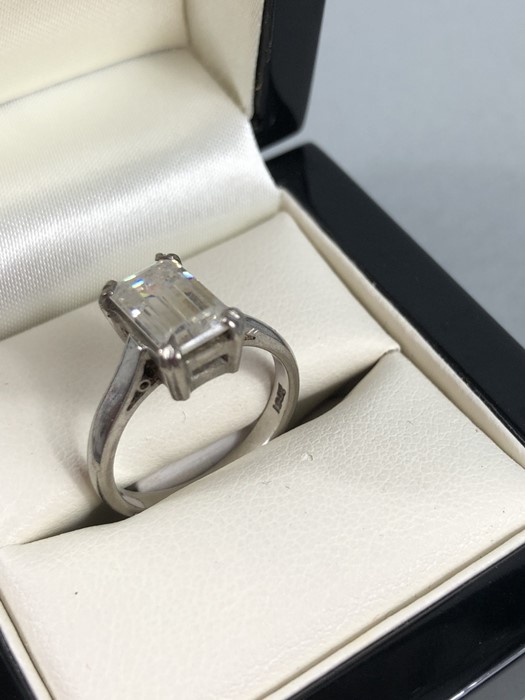 White Metal (Stamped 18ct) and set with a Step Cut CZ stone. Size: ‘L’ UK, ‘5½’ USA. - Image 2 of 5