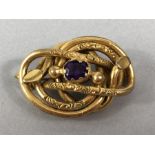 Pinchbeck Victorian Brooch measuring approx: 23.6mm x 35.5mm, in the form of a stylized Coiled two