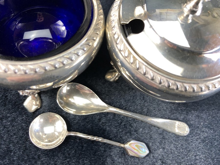 Two Silver Hallmarked lidded salts with Blue glass liners by William Neale & Son (Silver approx - Image 3 of 6