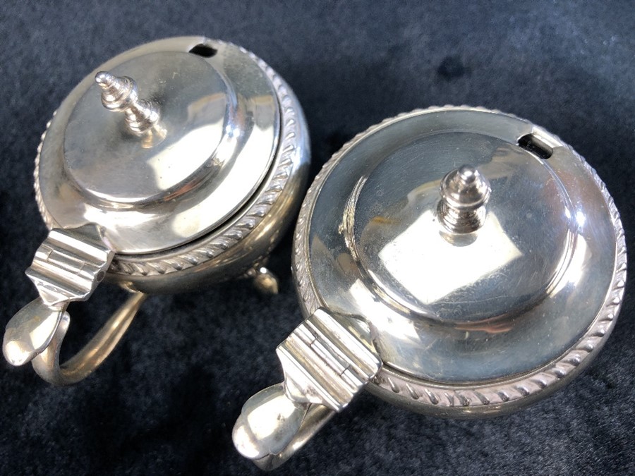 Two Silver Hallmarked lidded salts with Blue glass liners by William Neale & Son (Silver approx - Image 6 of 6