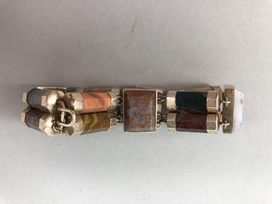 Victorian (Gold) Scottish Agate Bracelet Measuring approx: 7¾” comprising 10 facetted stones side by - Image 2 of 5