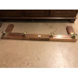 Copper and brass fender, adjustable in size. Approx max length 125cm, min length 100cm, depth 31cm.