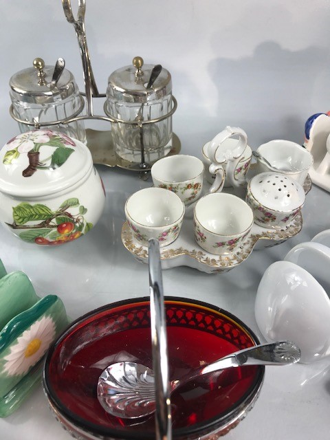 Collection of breakfast ware to include preserve pots, toast racks and egg cups - Image 4 of 7