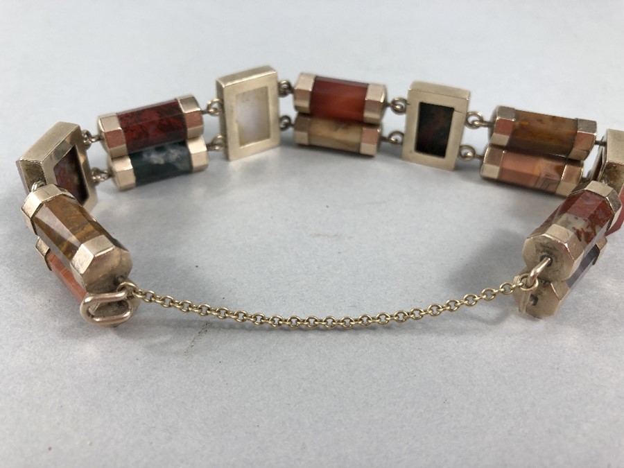 Victorian (Gold) Scottish Agate Bracelet Measuring approx: 7¾” comprising 10 facetted stones side by - Image 4 of 5