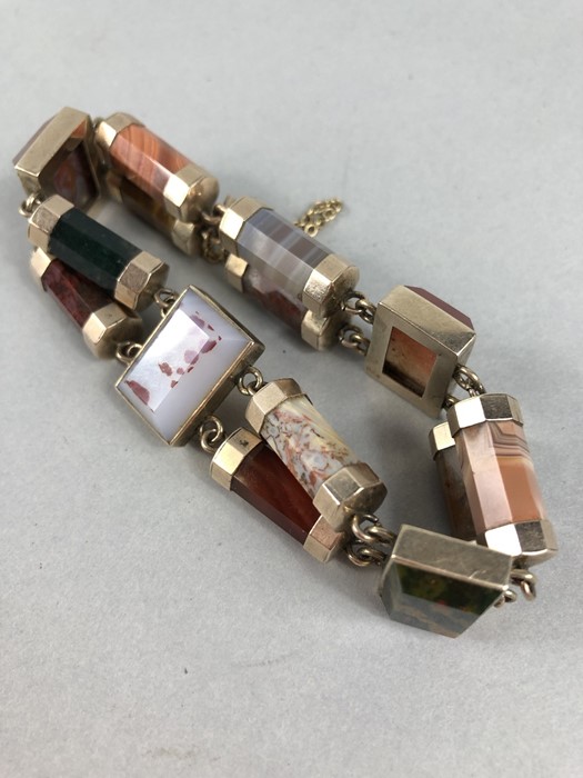 Victorian (Gold) Scottish Agate Bracelet Measuring approx: 7¾” comprising 10 facetted stones side by