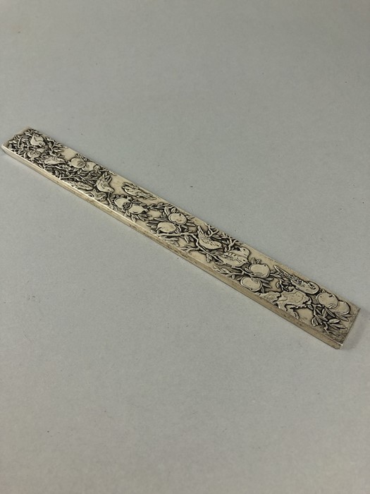 Heavy Silver coloured Chinese scroll weight (aaprox 199g) decorated with Birds and stamped with