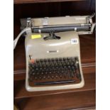Lexikon 80 Vintage typewriter with cover