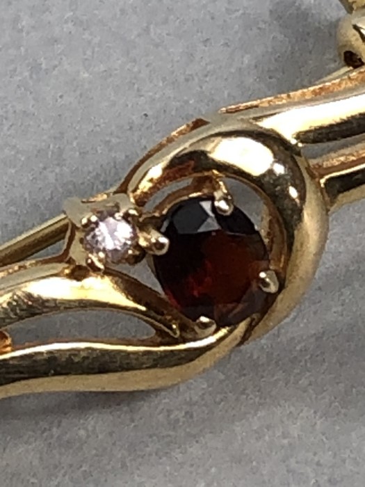 9ct Gold marked 375 Brooch set with central faceted Garnet and a single Diamond - Image 3 of 6