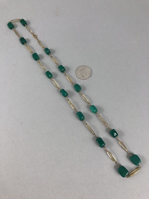 9ct Gold Chrysoprase Necklace 28” long, 15 Polished squarish stones of various sizes: (Random - Image 4 of 4