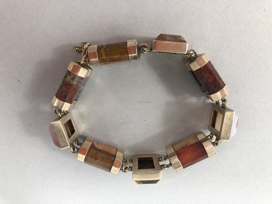 Victorian (Gold) Scottish Agate Bracelet Measuring approx: 7¾” comprising 10 facetted stones side by - Image 3 of 5