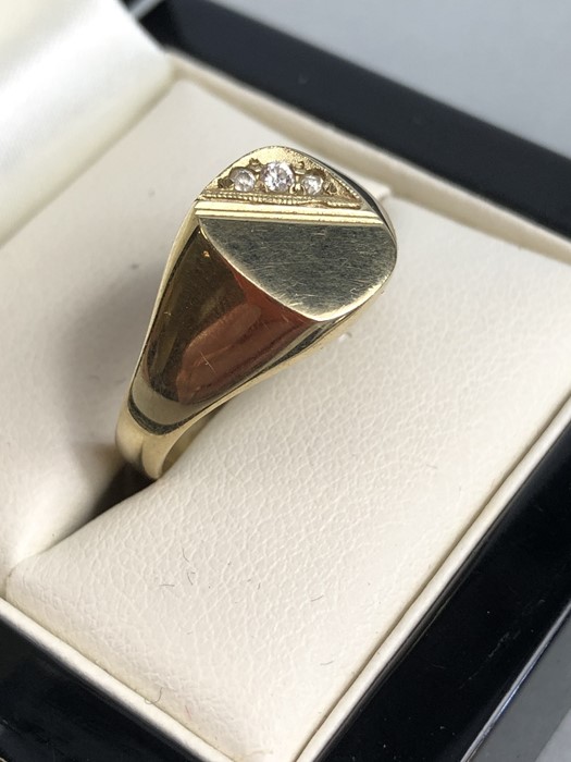 Gold Signet ring 9ct set with three Diamonds size 'T' approx 3.9g fully hallmarked - Image 3 of 6