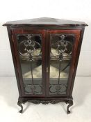 Dark wood corner display cabinet with two lined shelves on Queen Anne legs