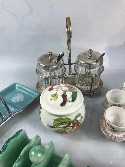 Collection of breakfast ware to include preserve pots, toast racks and egg cups - Image 5 of 7