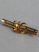 Edwardian 9ct gold brooch, eternity knot decoration to centre, simple loop and hinged pin