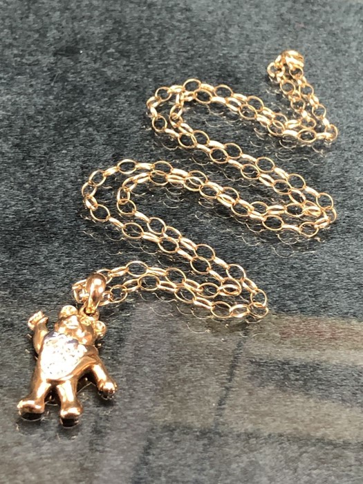 9ct Gold chain with 375 9ct Gold waving teddy bear with inset diamonds (total weight approx 5.4g) - Image 2 of 3