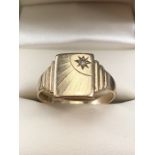 9ct fully hallmarked Gold signet ring of sunburst design with inset diamond size 'T' approx 4.2g