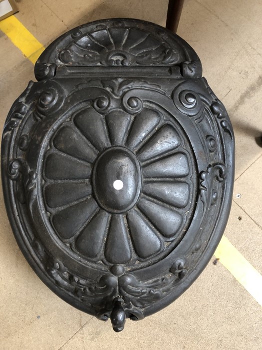 Cast iron coal scuttle approx 39cm x 52cm x 30cm - Image 2 of 4