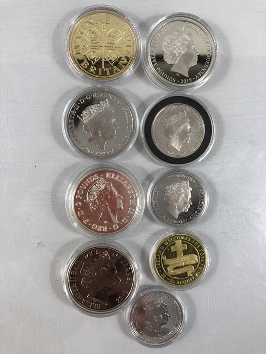 Collection of nine uncirculated coins to include three with Photographs - Image 3 of 7