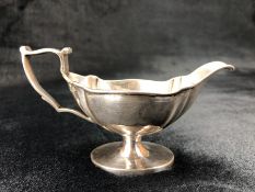 Silver hallmarked sauce boat on pedestal foot Sheffield 1901 total weight approx 66g height to spout