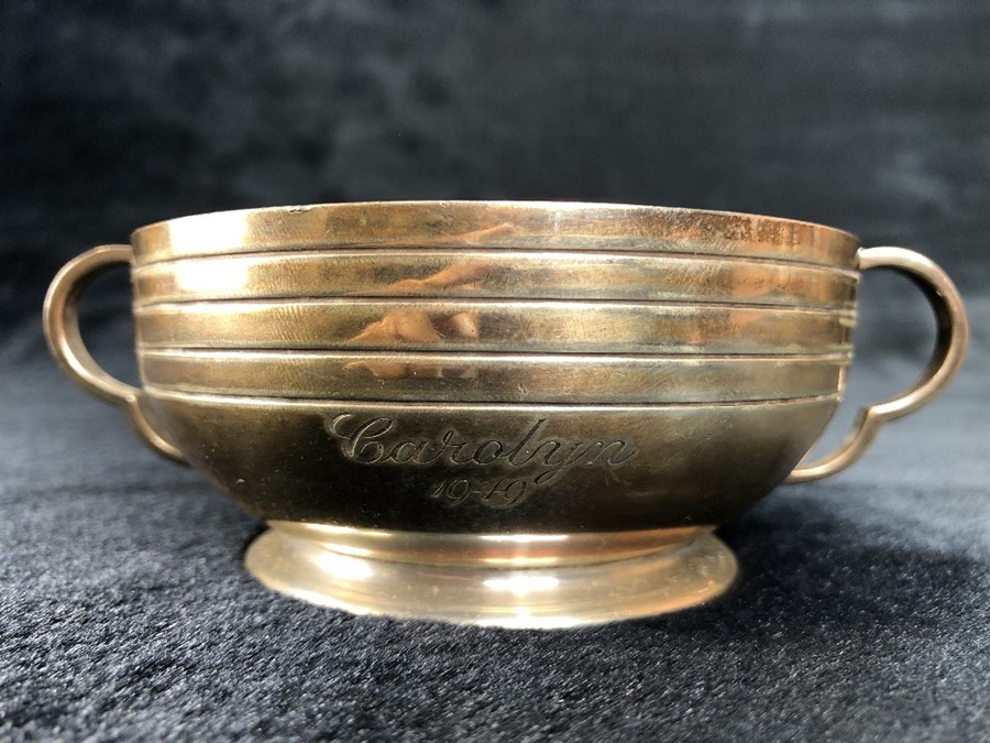 A Twin handled Silver London Hallmarked bowl by maker Edward Barnard & Sons Ltd engraved "Carolyn - Image 3 of 5