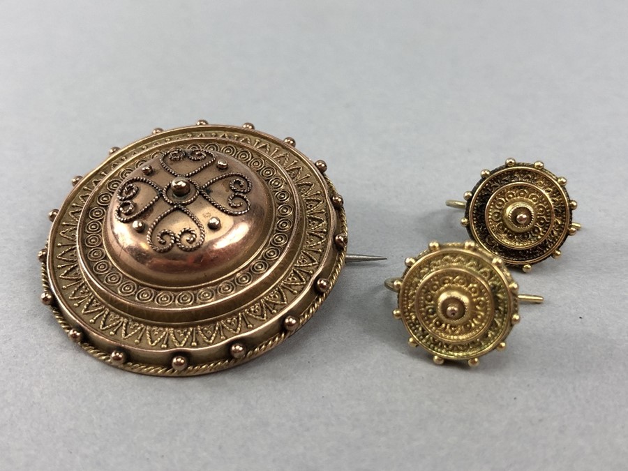 9ct Gold Victorian mourning brooch with 9ct Gold fully hallmarked earrings all of the same year