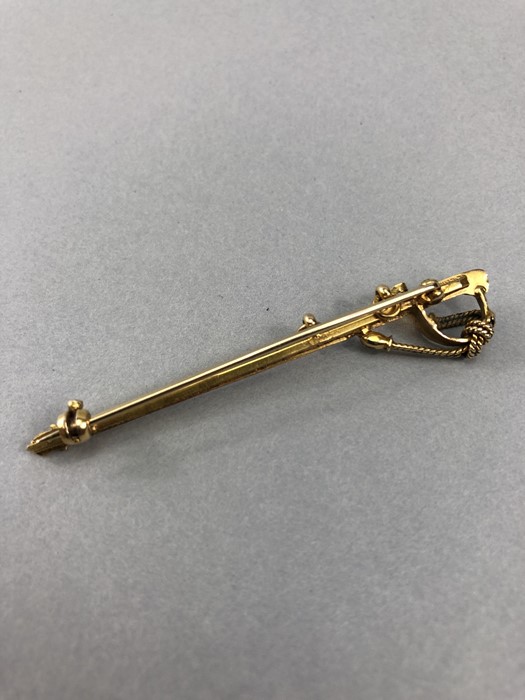 Unusual 9ct Gold and enamel Brooch in the form of a dress sword (approx 4.6g) - Image 4 of 6