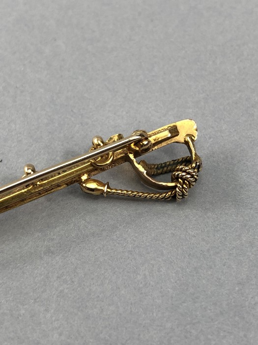 Unusual 9ct Gold and enamel Brooch in the form of a dress sword (approx 4.6g) - Image 5 of 6