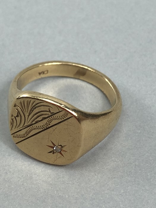 9ct Gold Signet ring with star design and inset diamond siz 'R' approx 8.5g - Image 5 of 5
