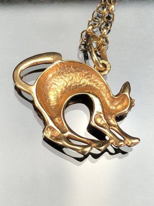 9ct gold necklace with gold coloured pendant of a cat (loop marked 375 9ct total weight 5.2g) - Image 5 of 5