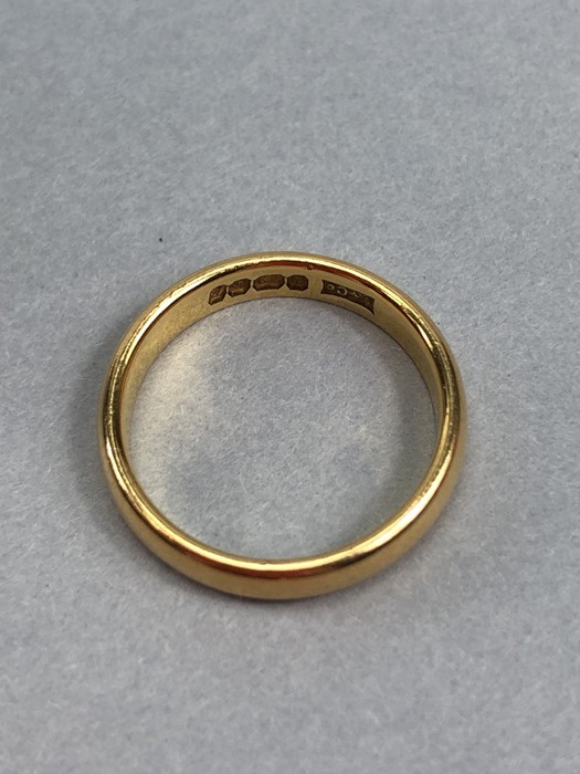 22ct hallmarked Gold band size 'I' and approx 3.9g - Image 3 of 3