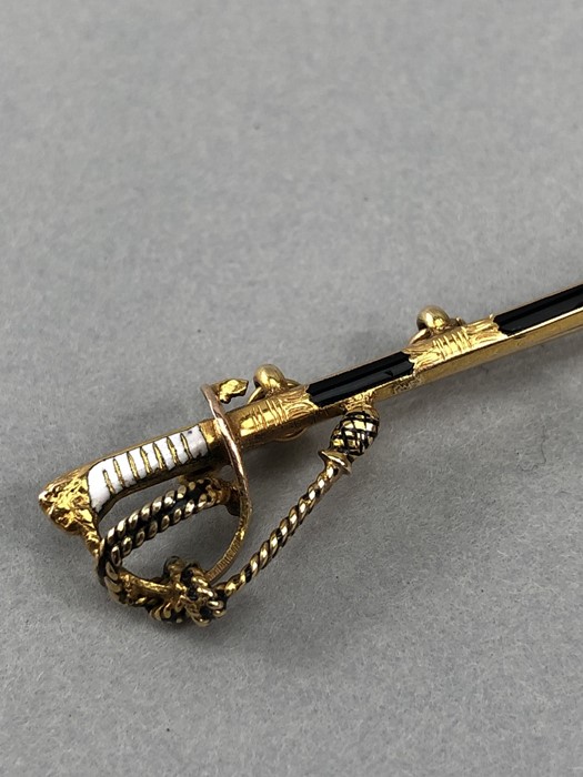 Unusual 9ct Gold and enamel Brooch in the form of a dress sword (approx 4.6g) - Image 2 of 6