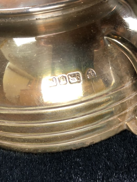 A Twin handled Silver London Hallmarked bowl by maker Edward Barnard & Sons Ltd engraved "Carolyn - Image 5 of 5