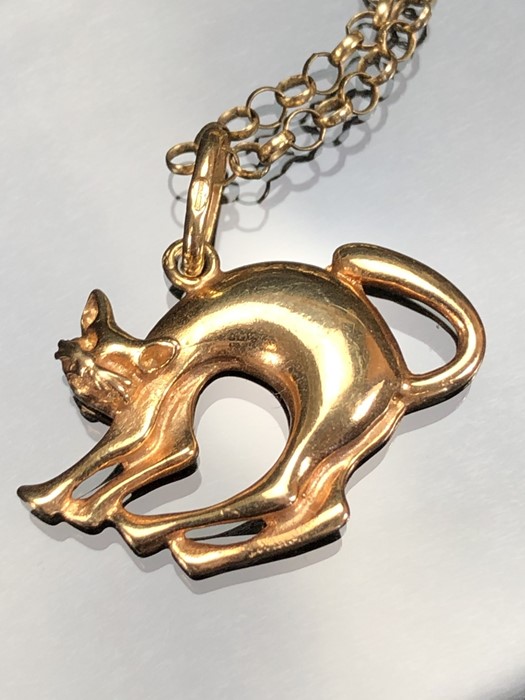 9ct gold necklace with gold coloured pendant of a cat (loop marked 375 9ct total weight 5.2g) - Image 4 of 5