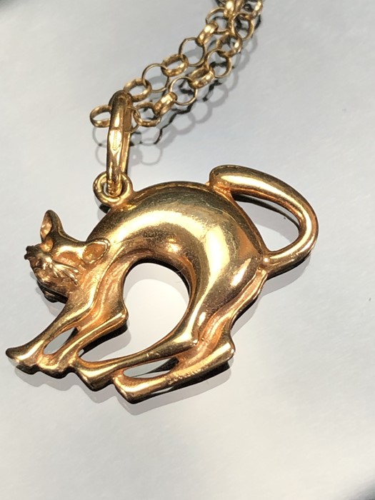 9ct gold necklace with gold coloured pendant of a cat (loop marked 375 9ct total weight 5.2g) - Image 3 of 5