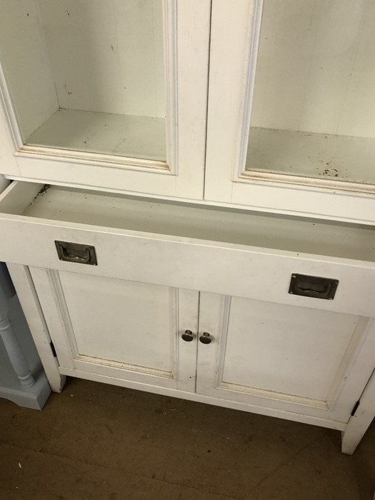 Painted kitchen dressing with drawer and cupboard under, glazed doors, missing internal shelves - Image 5 of 6